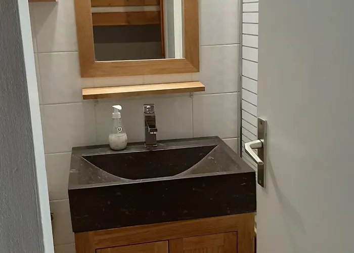 Appartement Grand 25 M2, Lumineux, Central, Vue Mont-blanc